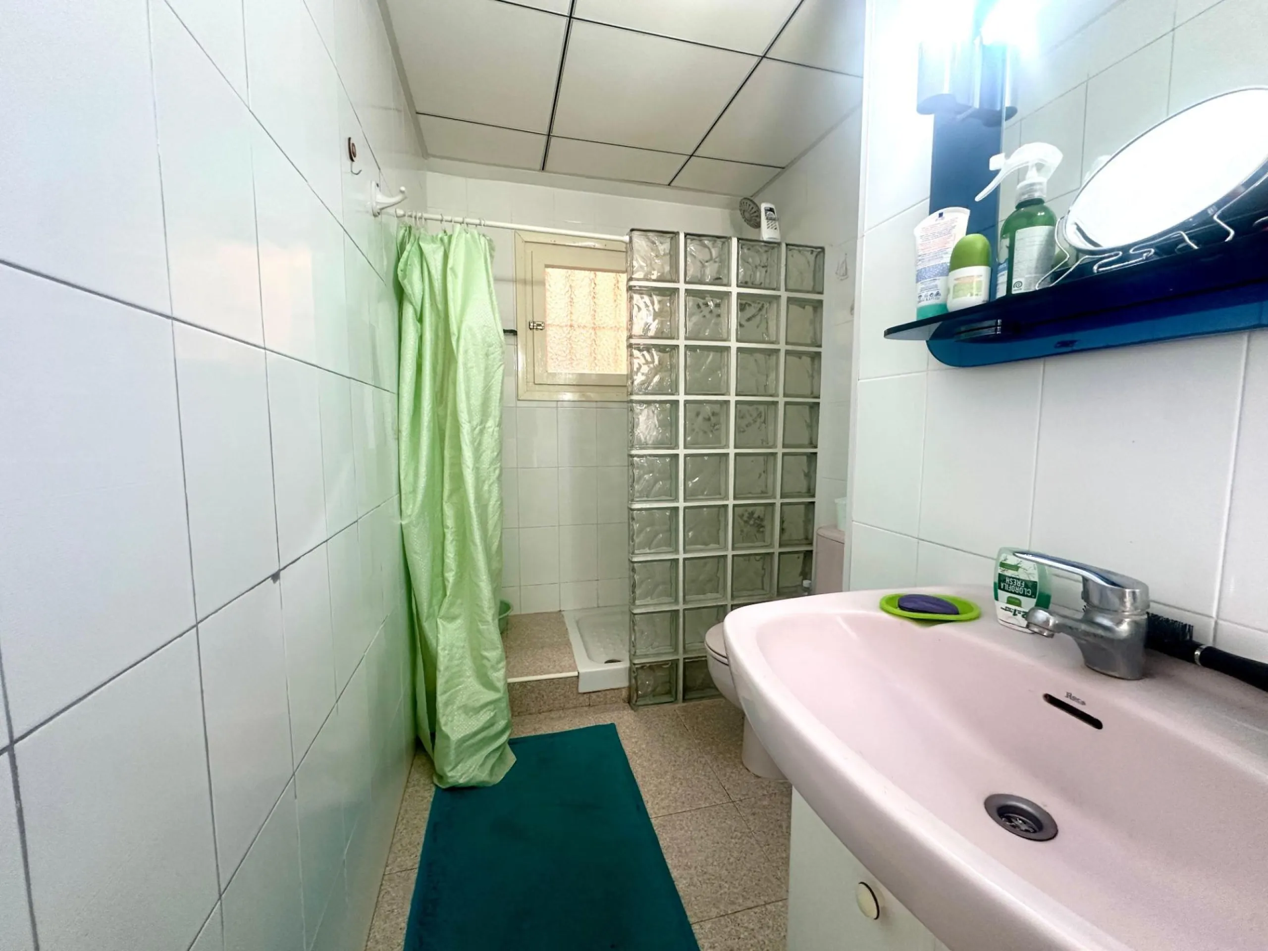 Se vende luminoso apartamento en Alicante, zona Virgen del Remedio.