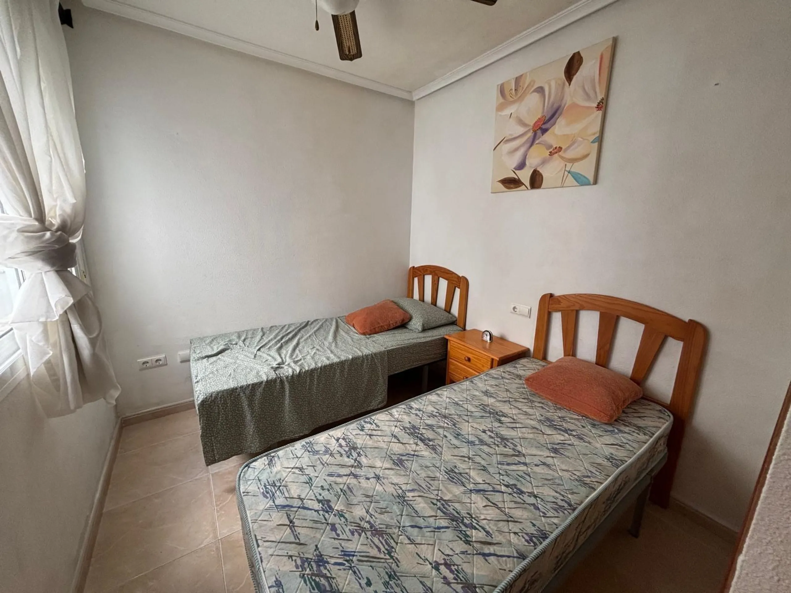 Bright south-facing apartment with garage just steps from the center!