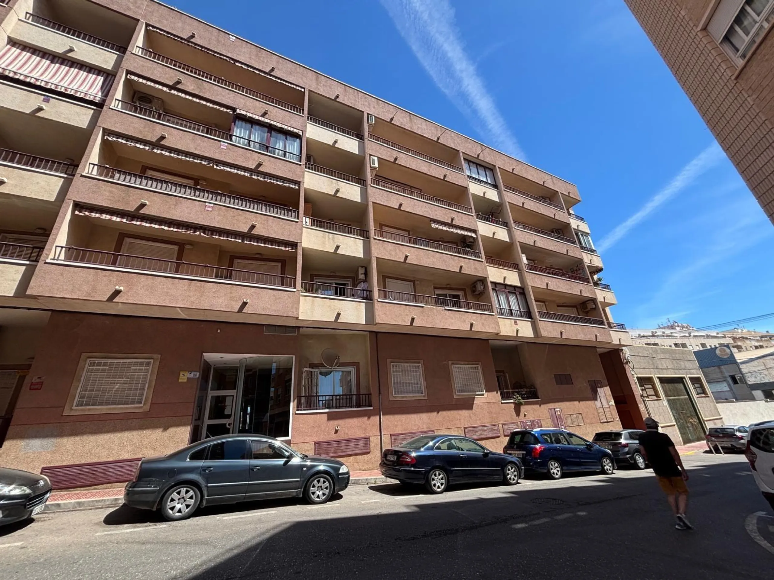 Bright south-facing apartment with garage just steps from the center!