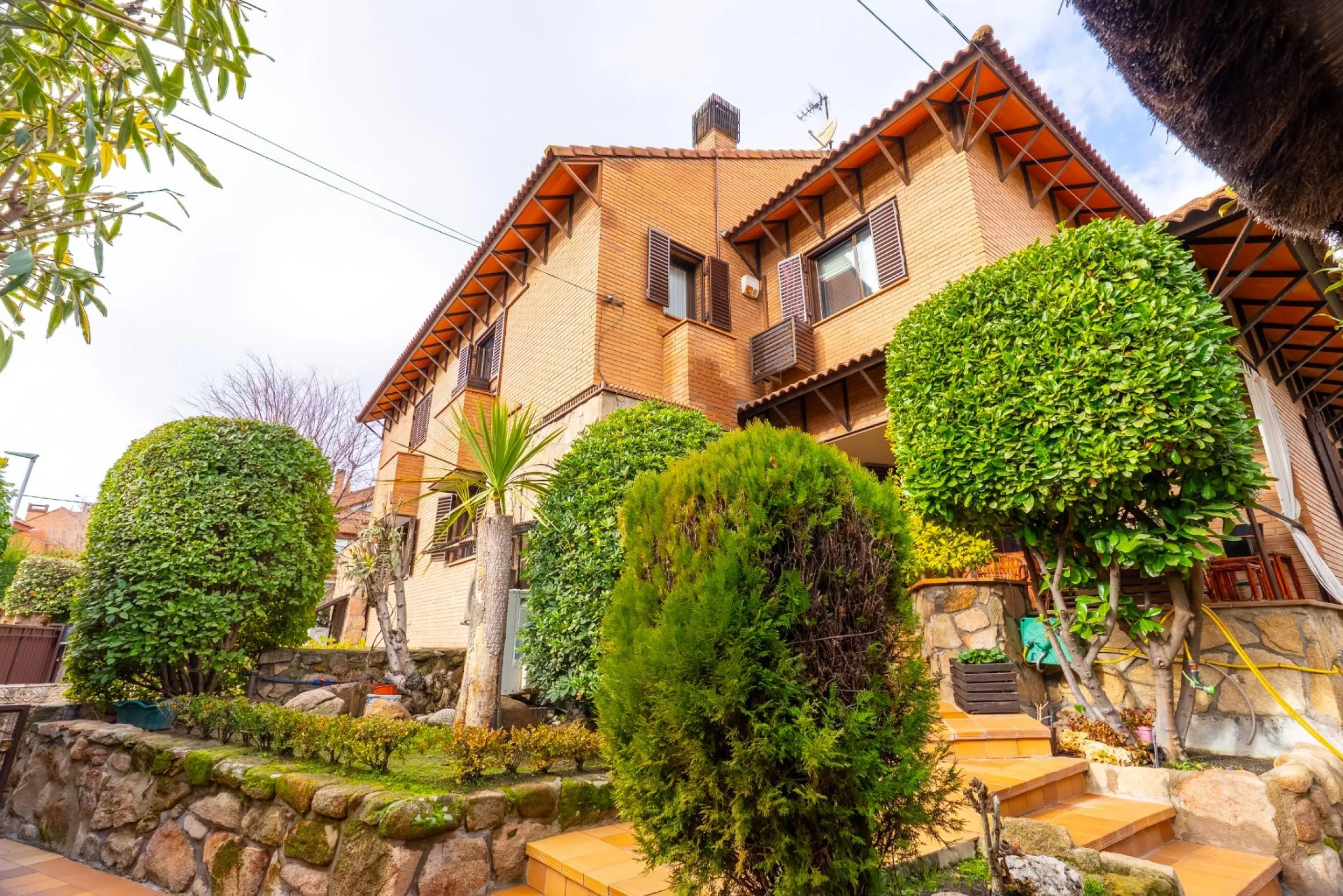 SEMI-DETACHED VILLA WITH PRIVATE POOL IN CORRALEJOS | MADRID
