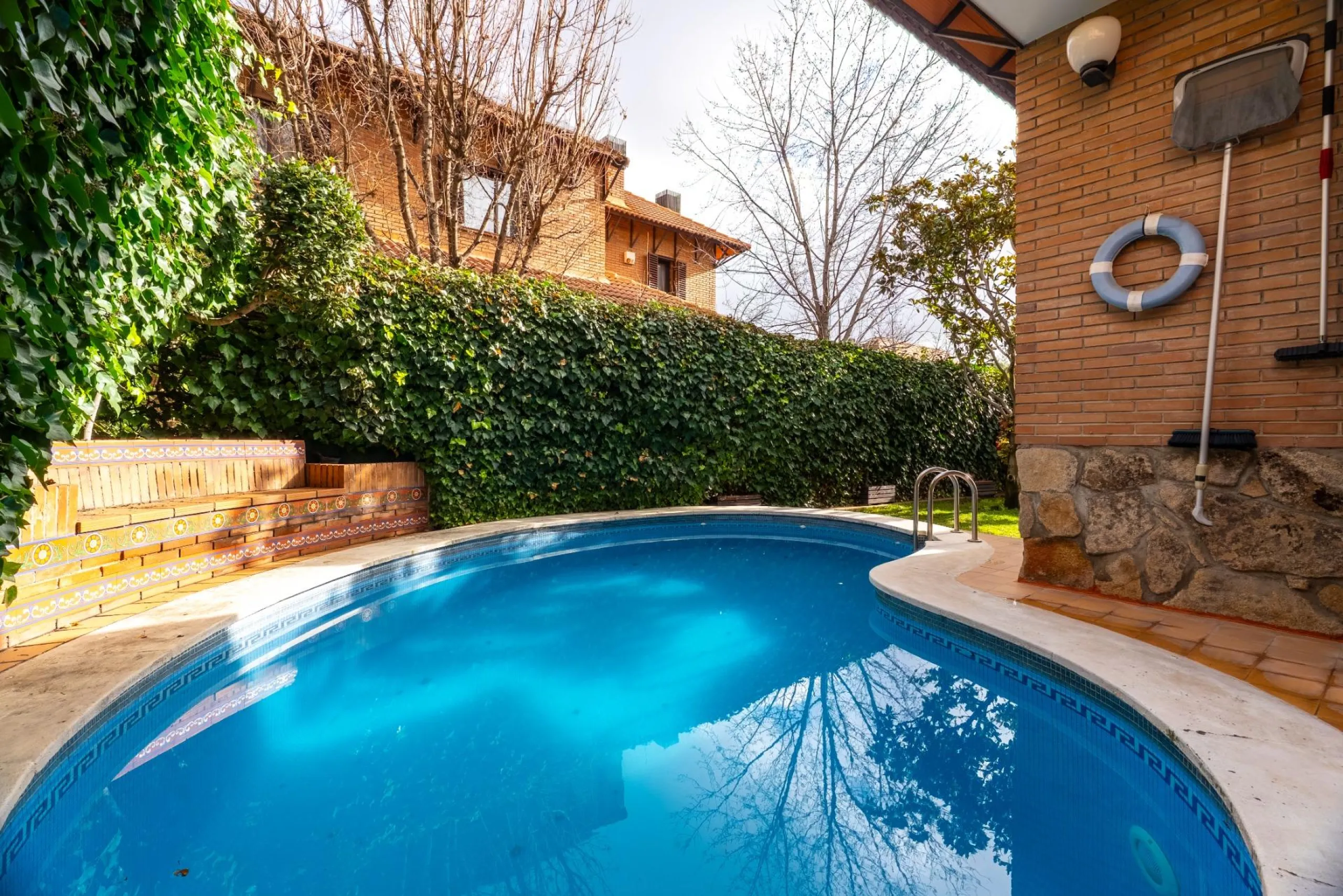 SEMI-DETACHED VILLA WITH PRIVATE POOL IN CORRALEJOS | MADRID