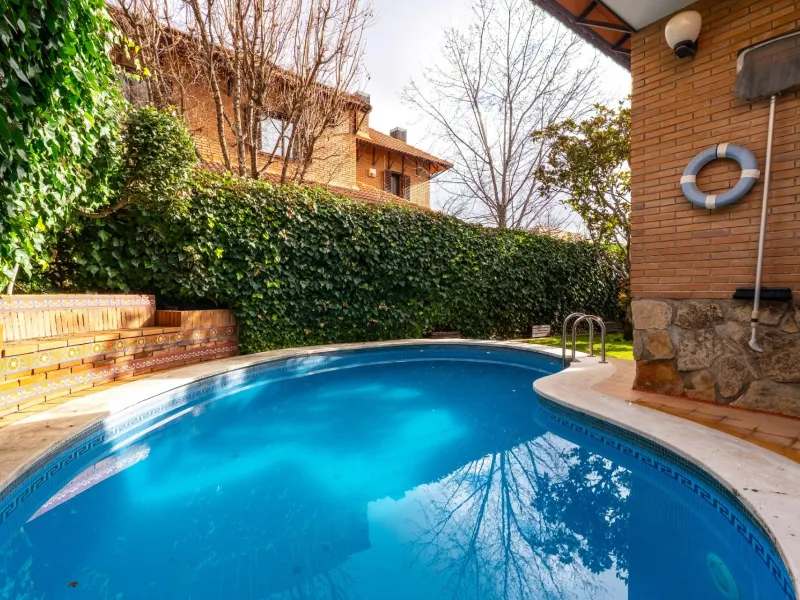 SEMI-DETACHED VILLA WITH PRIVATE POOL IN CORRALEJOS | MADRID