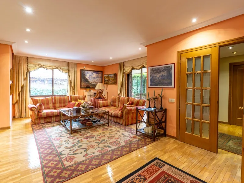 SEMI-DETACHED VILLA WITH PRIVATE POOL IN CORRALEJOS | MADRID