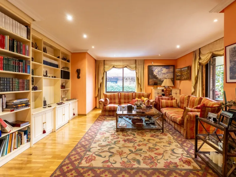 SEMI-DETACHED VILLA WITH PRIVATE POOL IN CORRALEJOS | MADRID