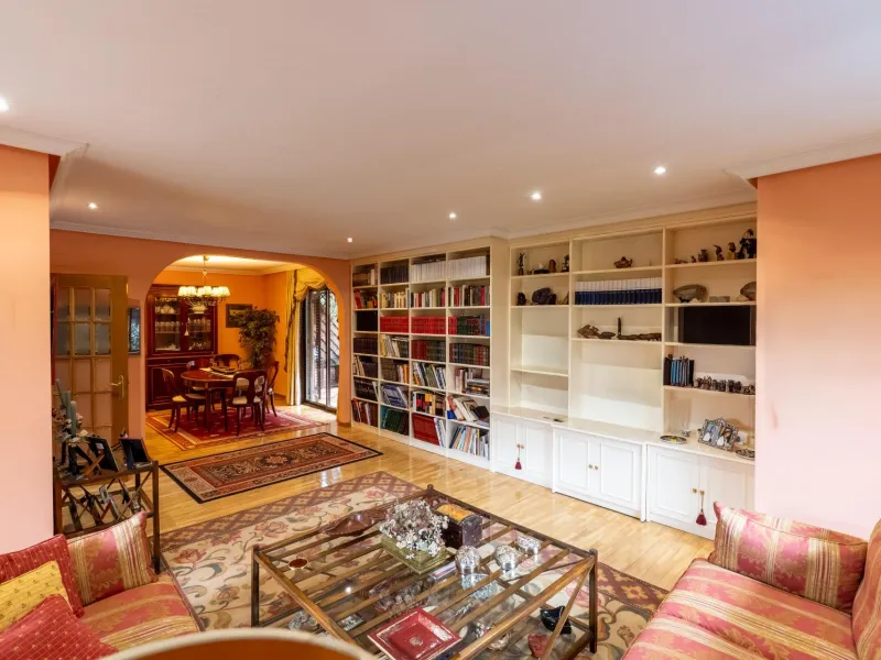 SEMI-DETACHED VILLA WITH PRIVATE POOL IN CORRALEJOS | MADRID