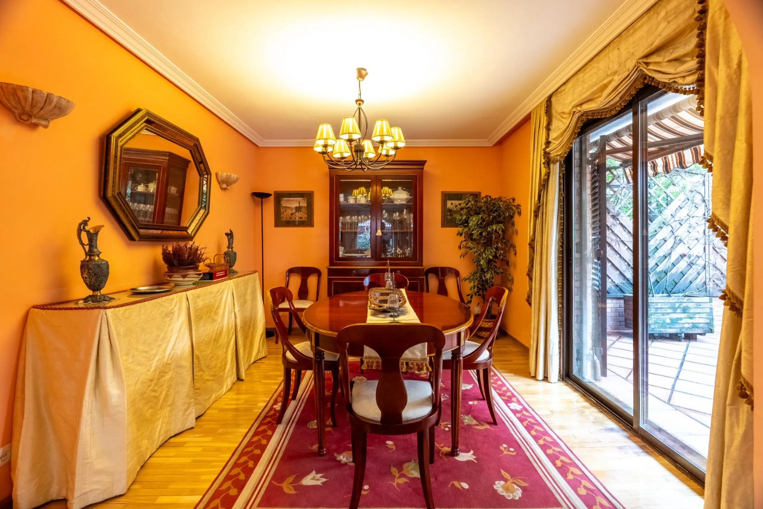 SEMI-DETACHED VILLA WITH PRIVATE POOL IN CORRALEJOS | MADRID