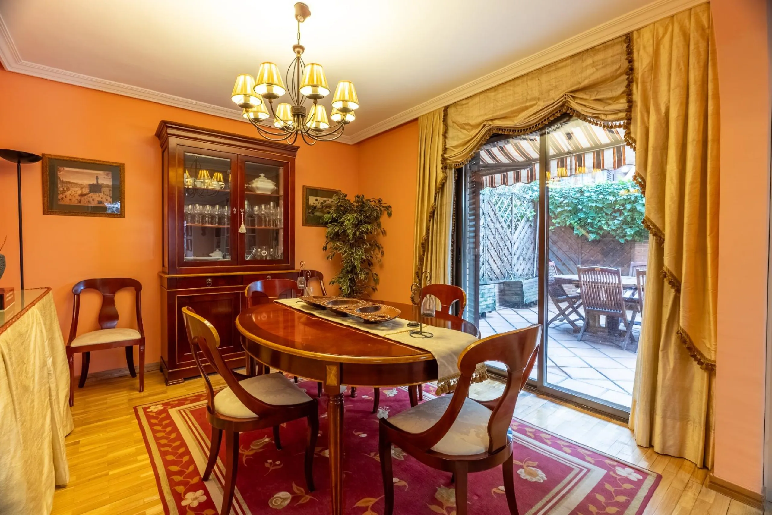 SEMI-DETACHED VILLA WITH PRIVATE POOL IN CORRALEJOS | MADRID