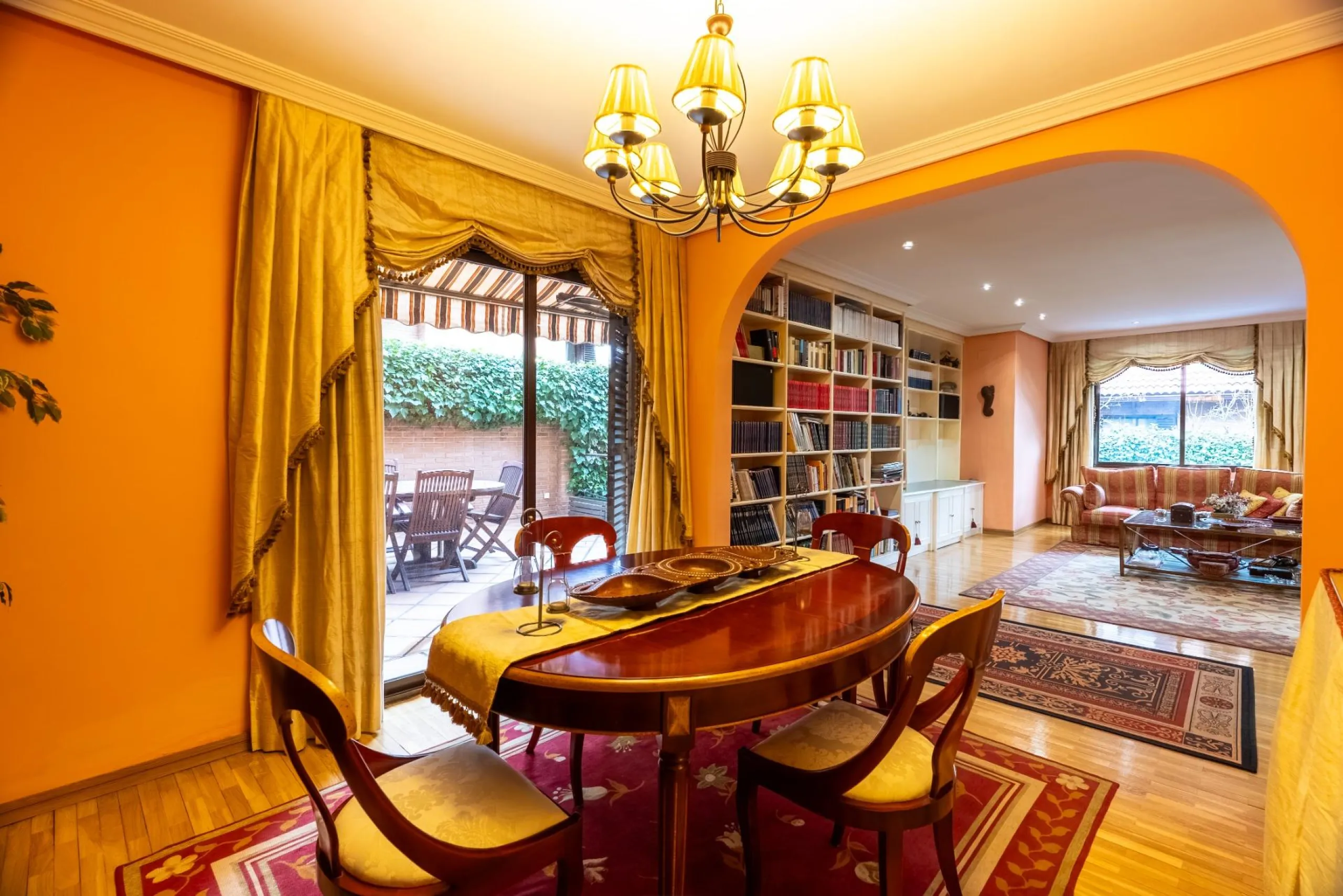 SEMI-DETACHED VILLA WITH PRIVATE POOL IN CORRALEJOS | MADRID