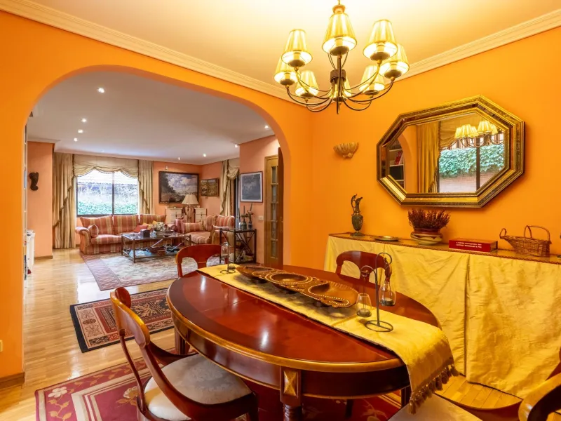 SEMI-DETACHED VILLA WITH PRIVATE POOL IN CORRALEJOS | MADRID