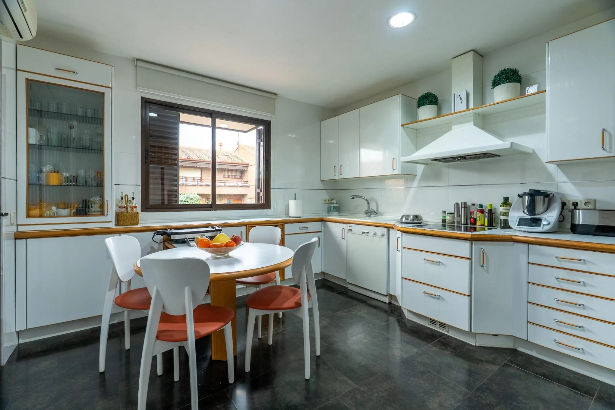 SEMI-DETACHED VILLA WITH PRIVATE POOL IN CORRALEJOS | MADRID