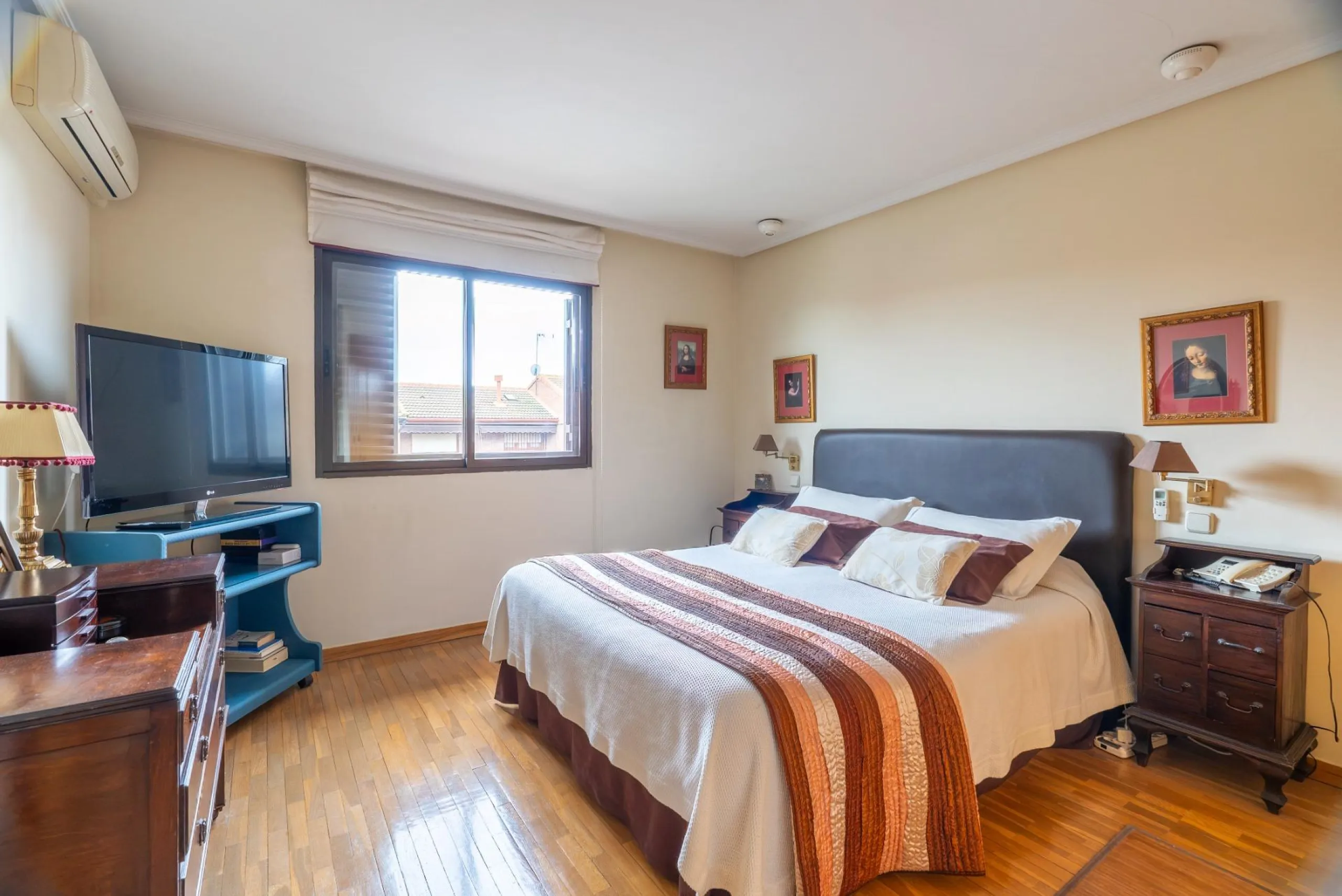 SEMI-DETACHED VILLA WITH PRIVATE POOL IN CORRALEJOS | MADRID
