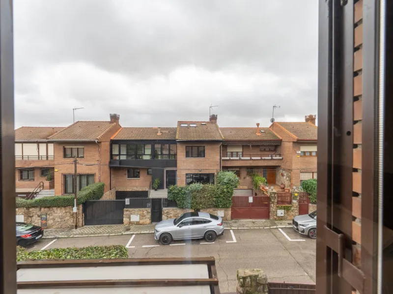SEMI-DETACHED VILLA WITH PRIVATE POOL IN CORRALEJOS | MADRID