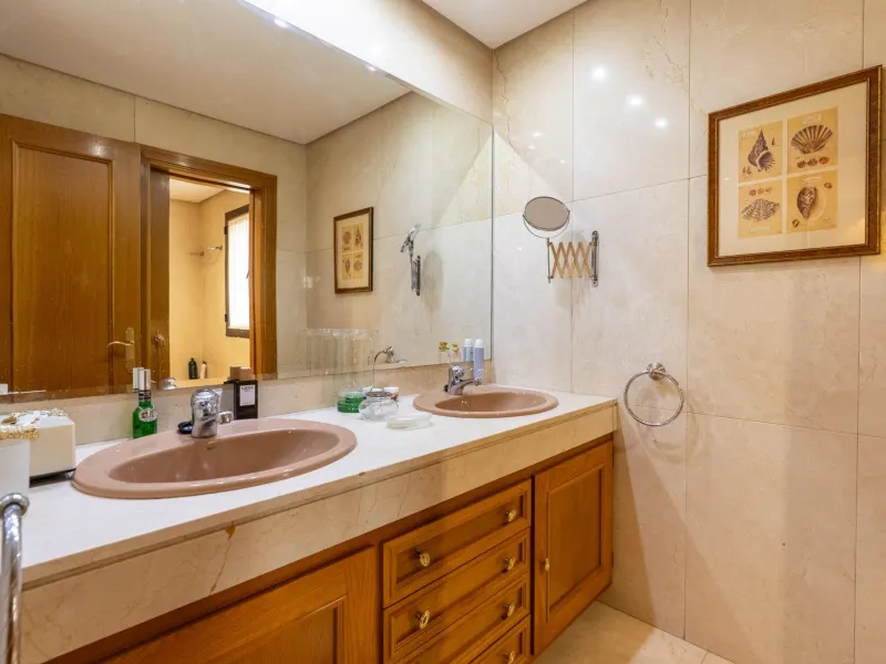 SEMI-DETACHED VILLA WITH PRIVATE POOL IN CORRALEJOS | MADRID