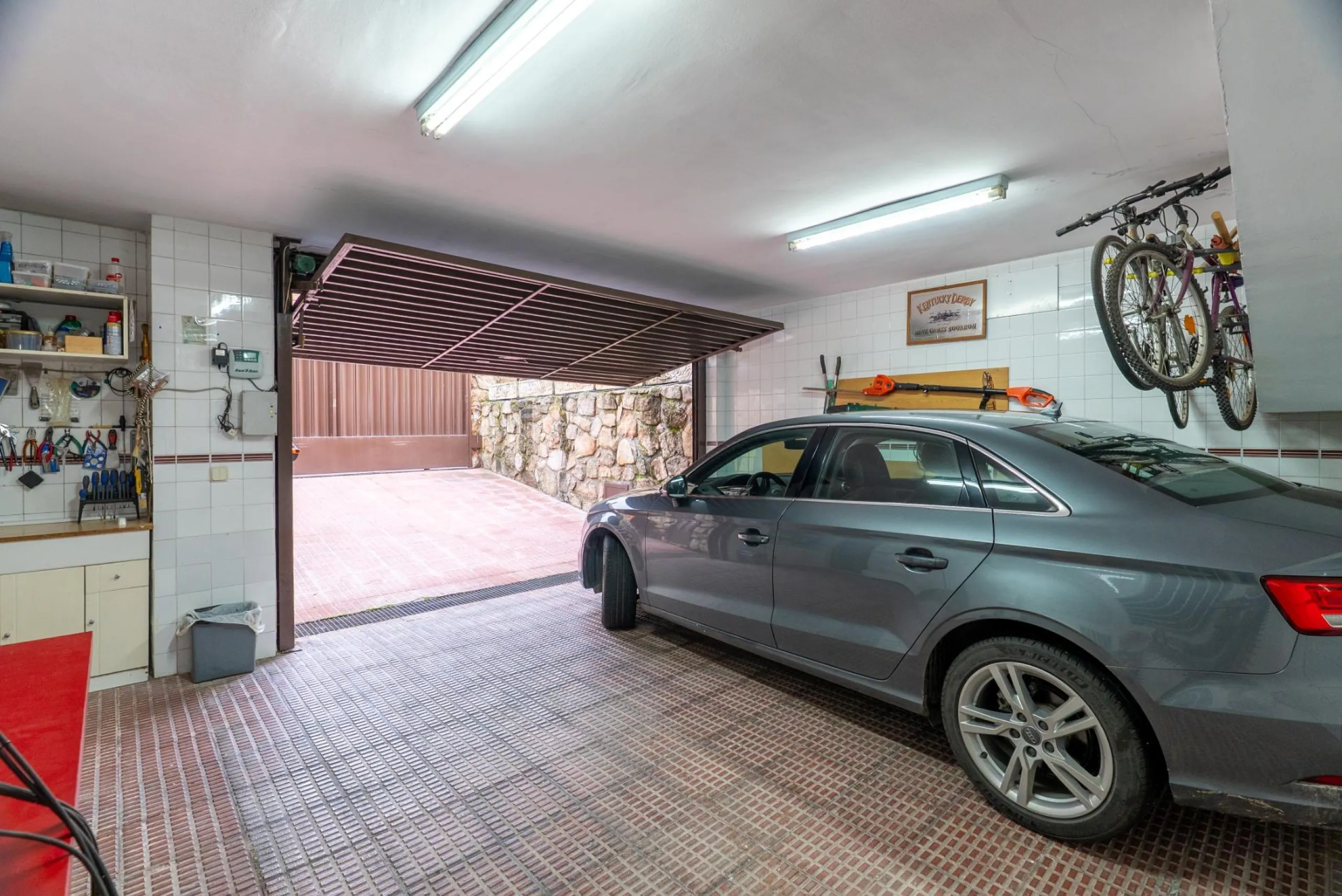 SEMI-DETACHED VILLA WITH PRIVATE POOL IN CORRALEJOS | MADRID