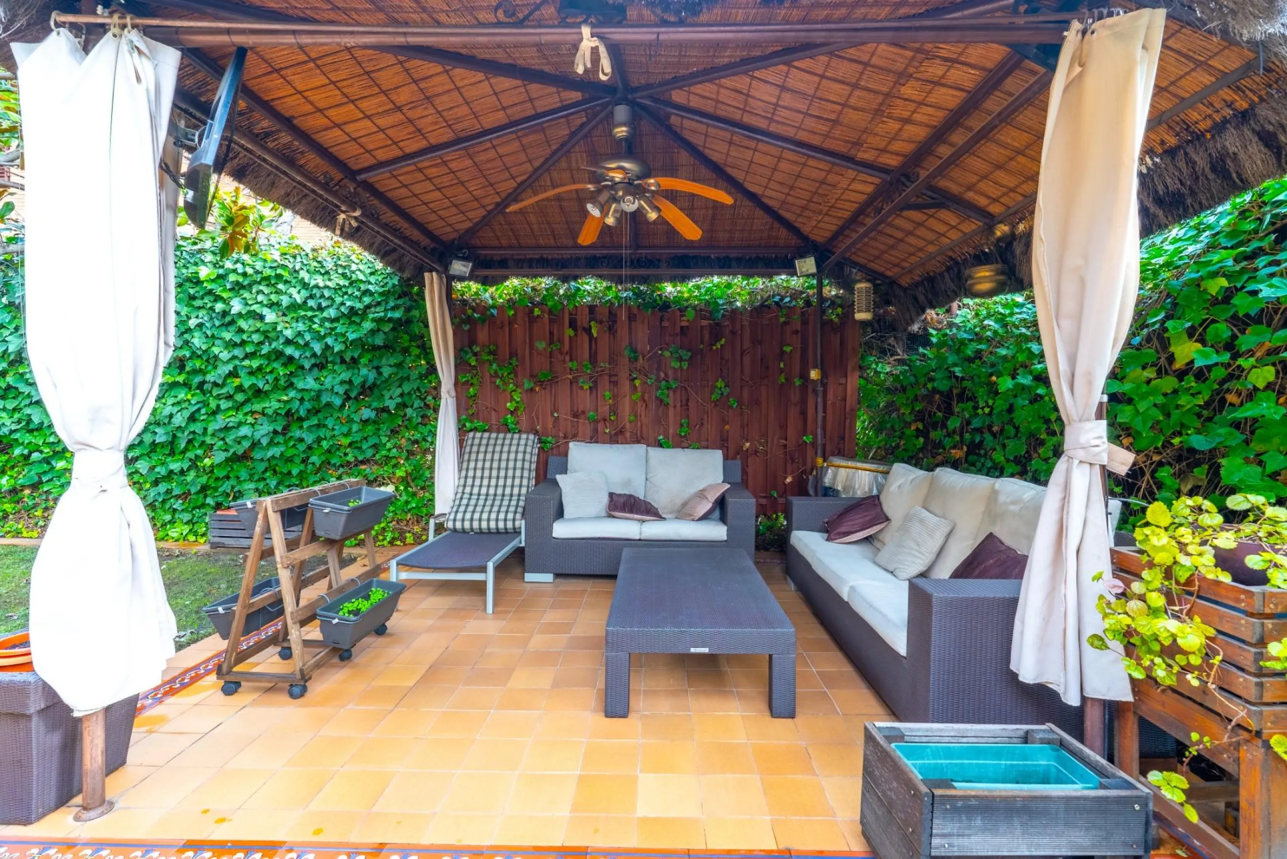 SEMI-DETACHED VILLA WITH PRIVATE POOL IN CORRALEJOS | MADRID