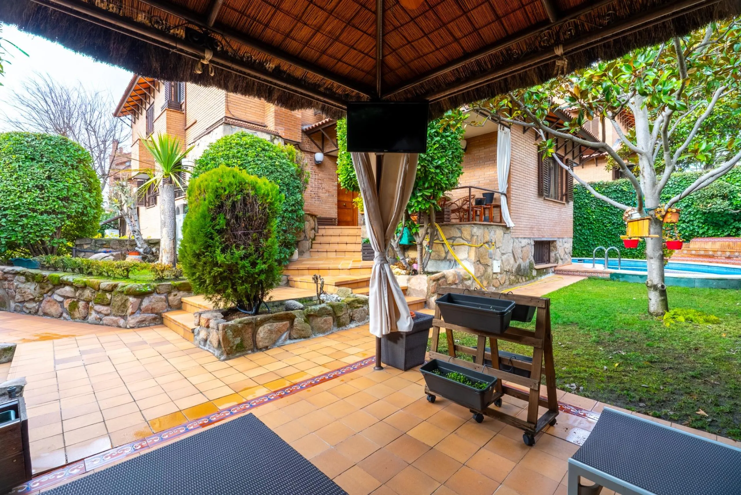 SEMI-DETACHED VILLA WITH PRIVATE POOL IN CORRALEJOS | MADRID