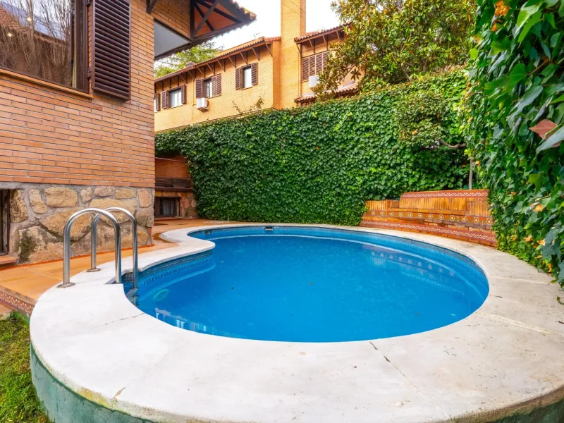 SEMI-DETACHED VILLA WITH PRIVATE POOL IN CORRALEJOS | MADRID