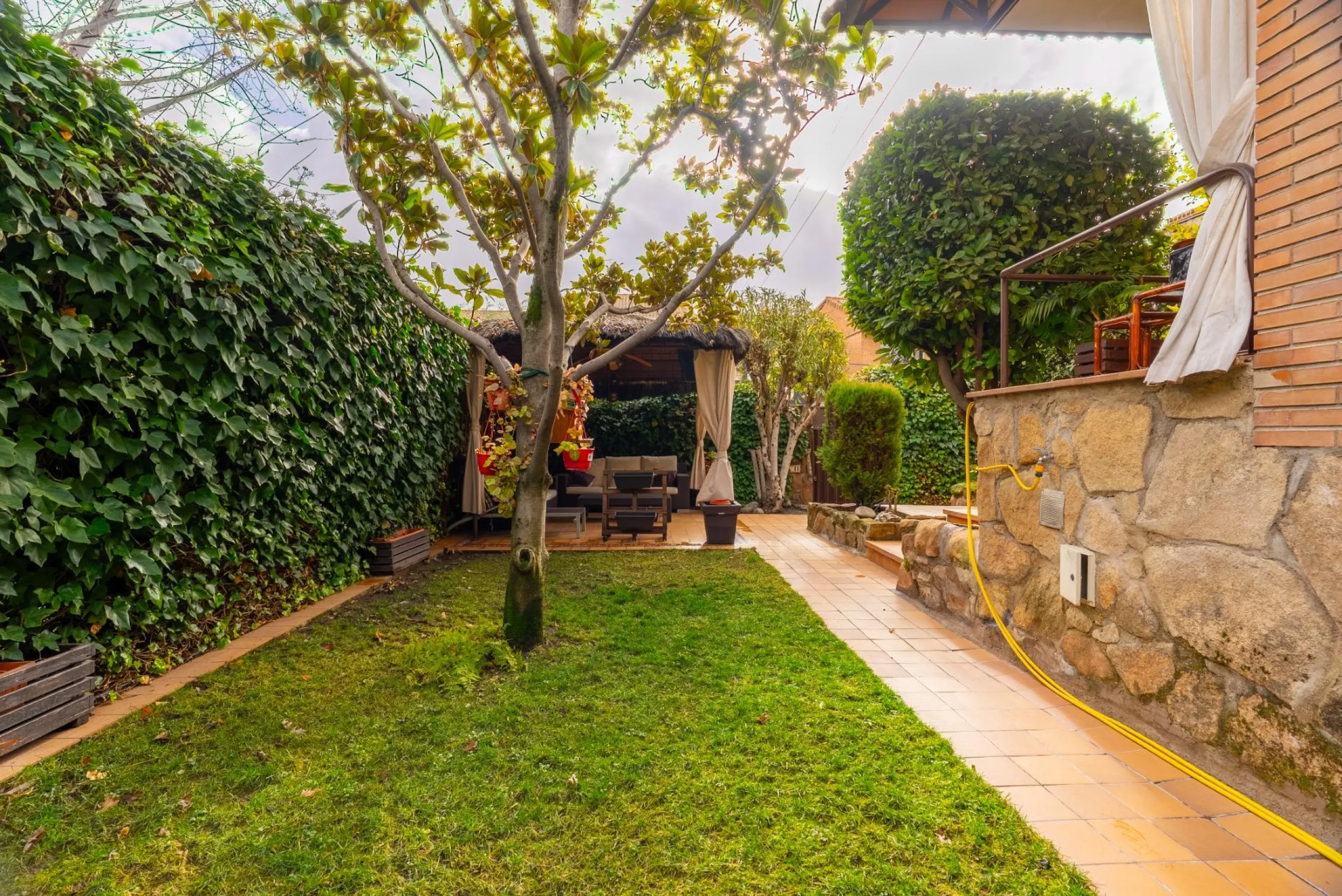 SEMI-DETACHED VILLA WITH PRIVATE POOL IN CORRALEJOS | MADRID