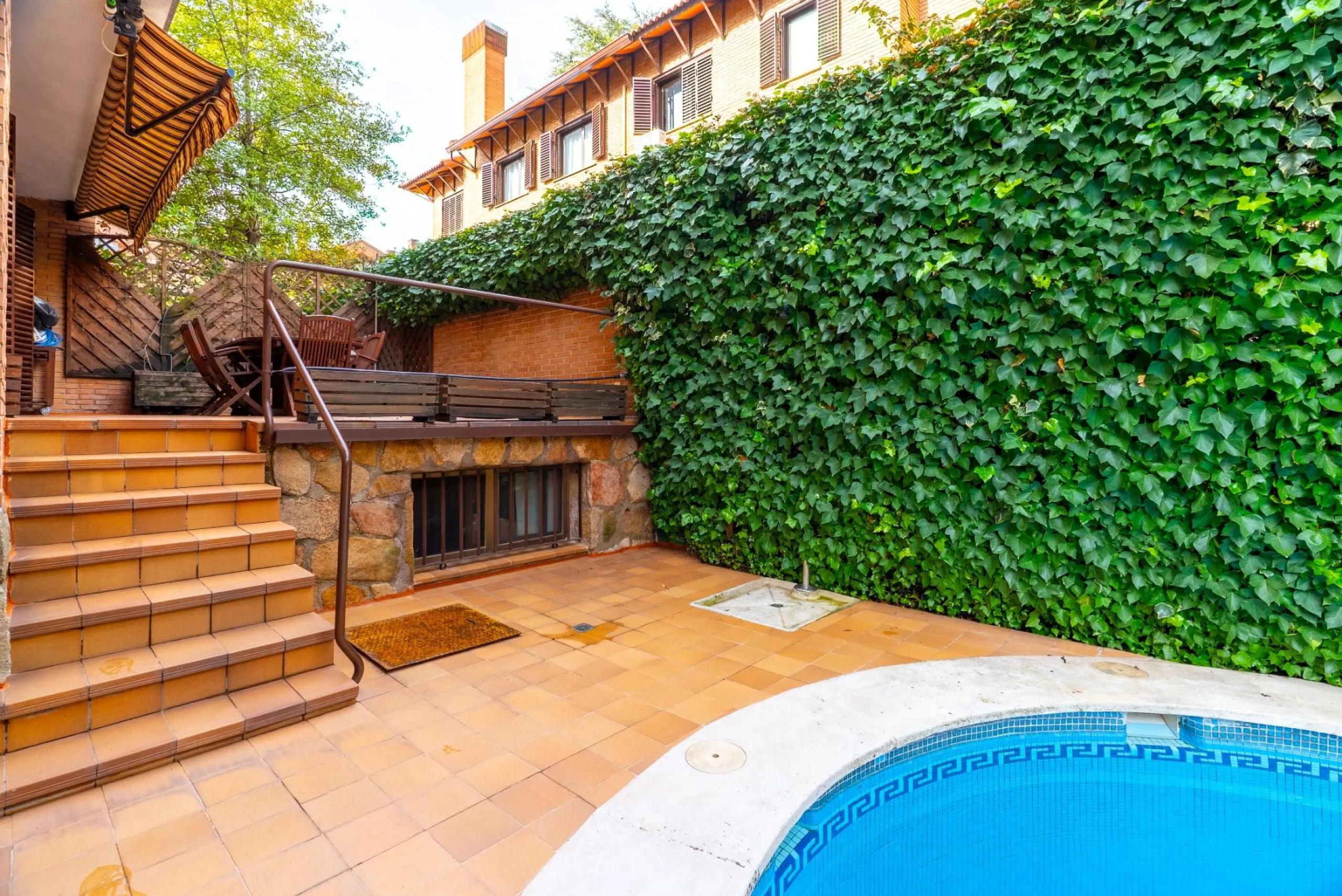 SEMI-DETACHED VILLA WITH PRIVATE POOL IN CORRALEJOS | MADRID
