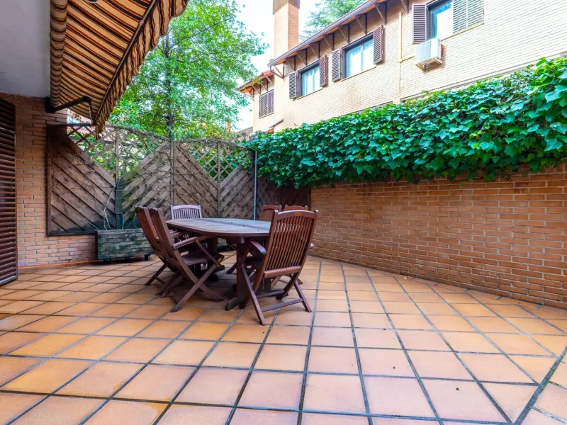 SEMI-DETACHED VILLA WITH PRIVATE POOL IN CORRALEJOS | MADRID