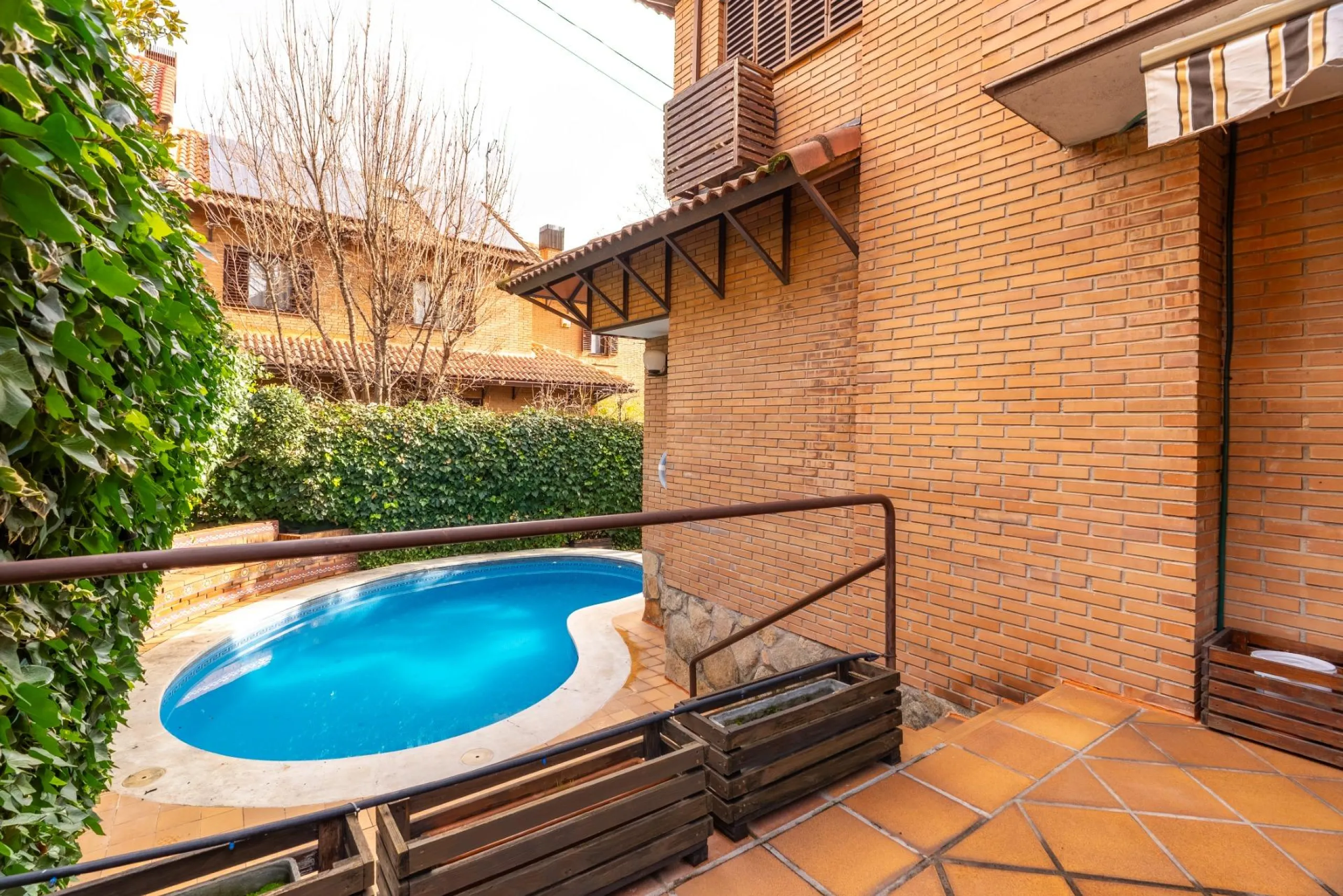 SEMI-DETACHED VILLA WITH PRIVATE POOL IN CORRALEJOS | MADRID