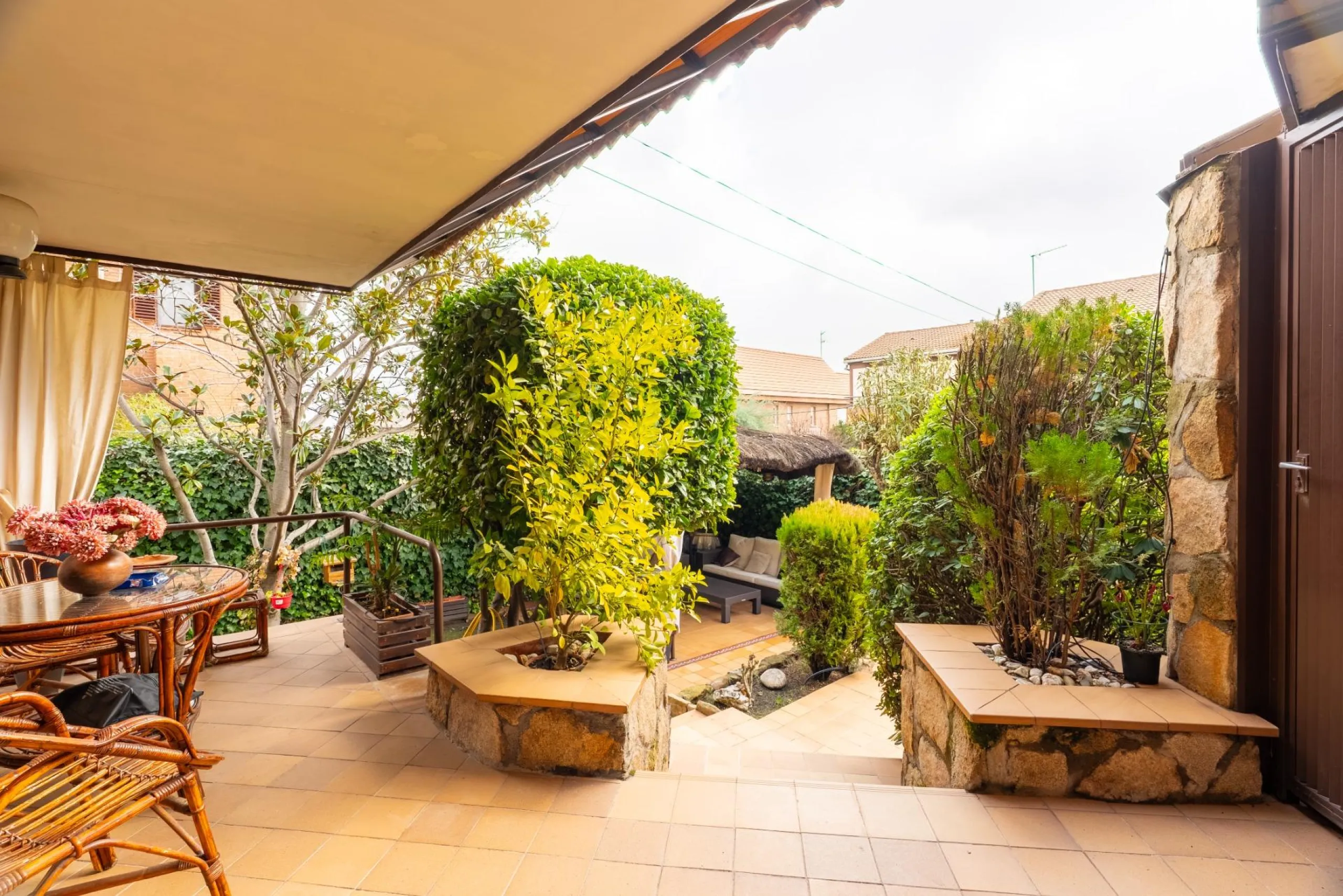 SEMI-DETACHED VILLA WITH PRIVATE POOL IN CORRALEJOS | MADRID