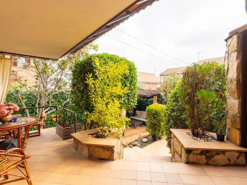 SEMI-DETACHED VILLA WITH PRIVATE POOL IN CORRALEJOS | MADRID