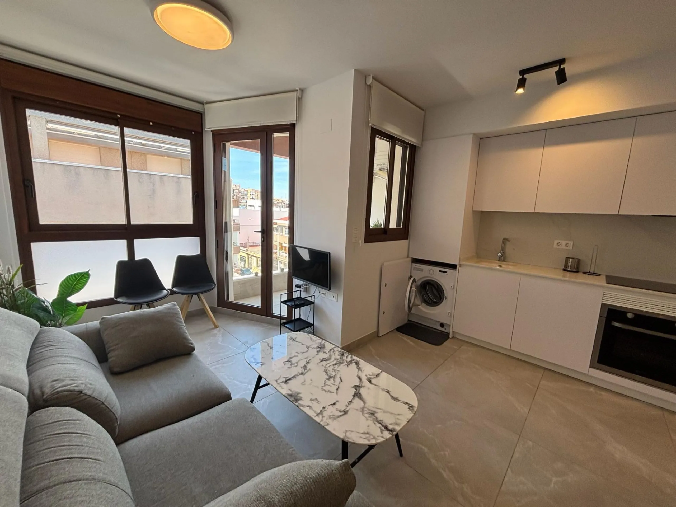 Espectacular apartamento a 100m de la playa con piscina y garaje – Calle Noruega playa Los Locos Edificio reciente