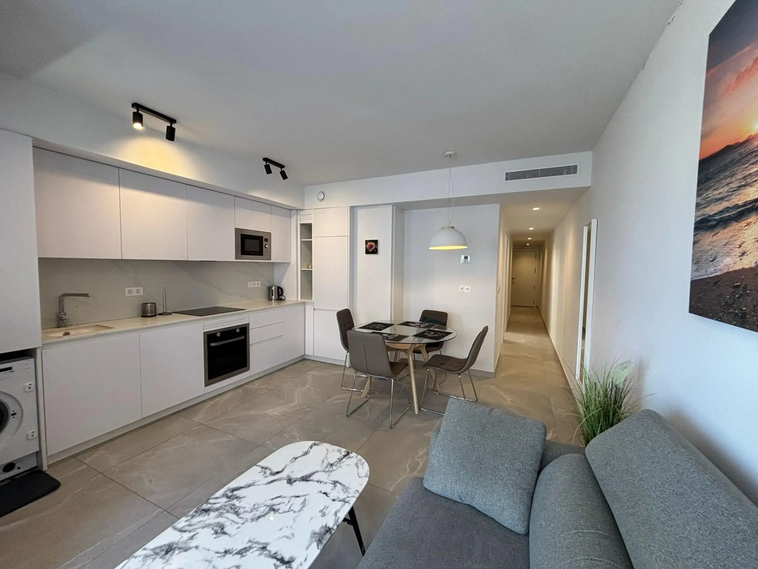 Espectacular apartamento a 100m de la playa con piscina y garaje – Calle Noruega playa Los Locos Edificio reciente