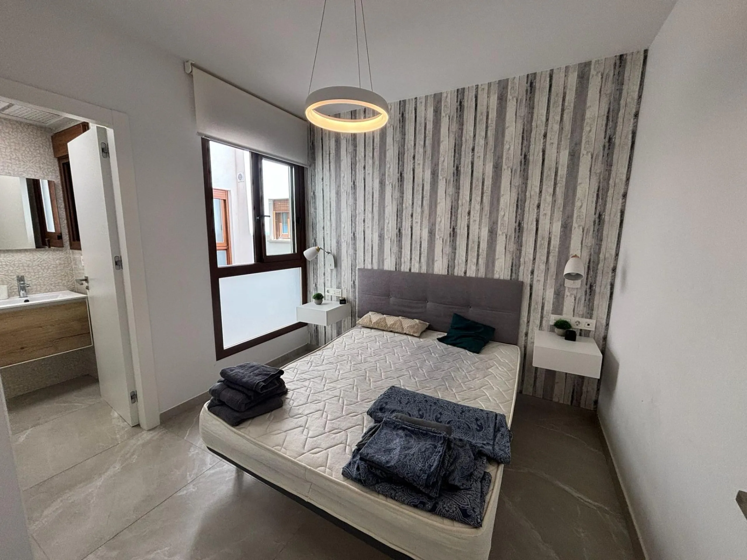 Espectacular apartamento a 100m de la playa con piscina y garaje – Calle Noruega playa Los Locos Edificio reciente