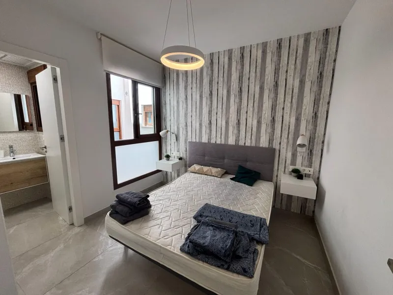Espectacular apartamento a 100m de la playa con piscina y garaje – Calle Noruega playa Los Locos Edificio reciente
