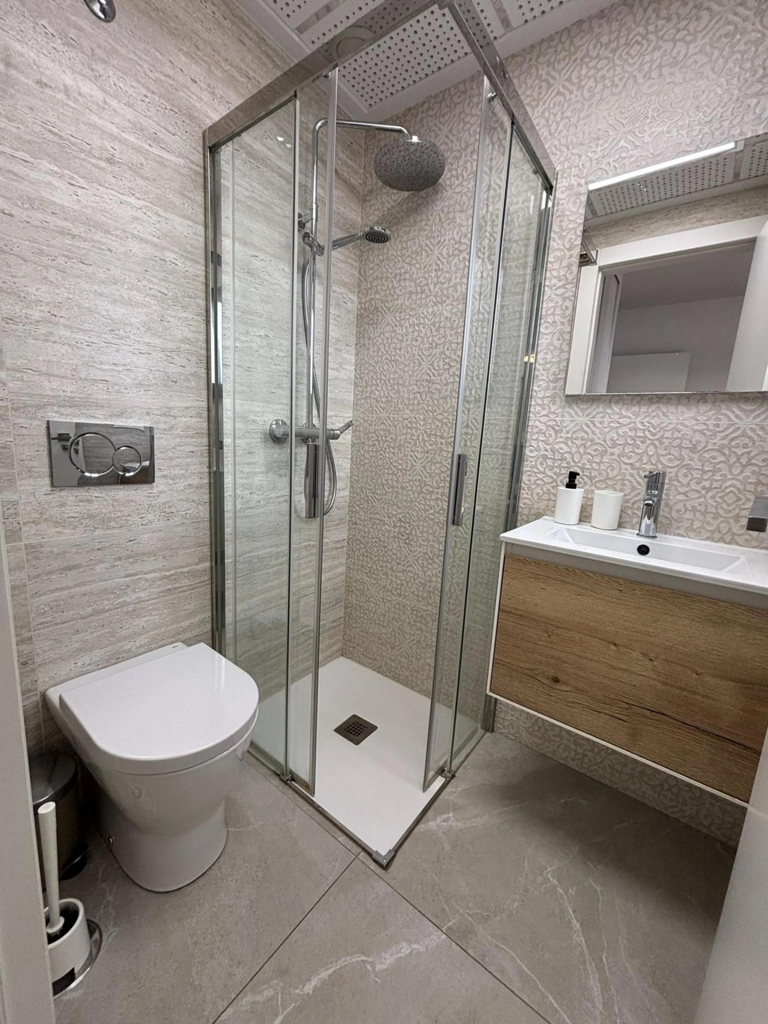 Espectacular apartamento a 100m de la playa con piscina y garaje – Calle Noruega playa Los Locos Edificio reciente