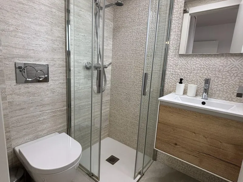 Espectacular apartamento a 100m de la playa con piscina y garaje – Calle Noruega playa Los Locos Edificio reciente