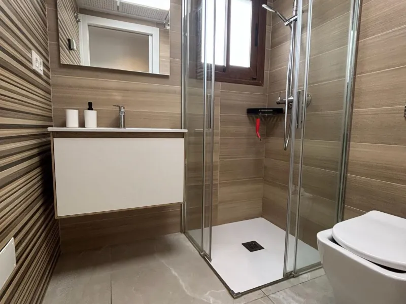 Espectacular apartamento a 100m de la playa con piscina y garaje – Calle Noruega playa Los Locos Edificio reciente