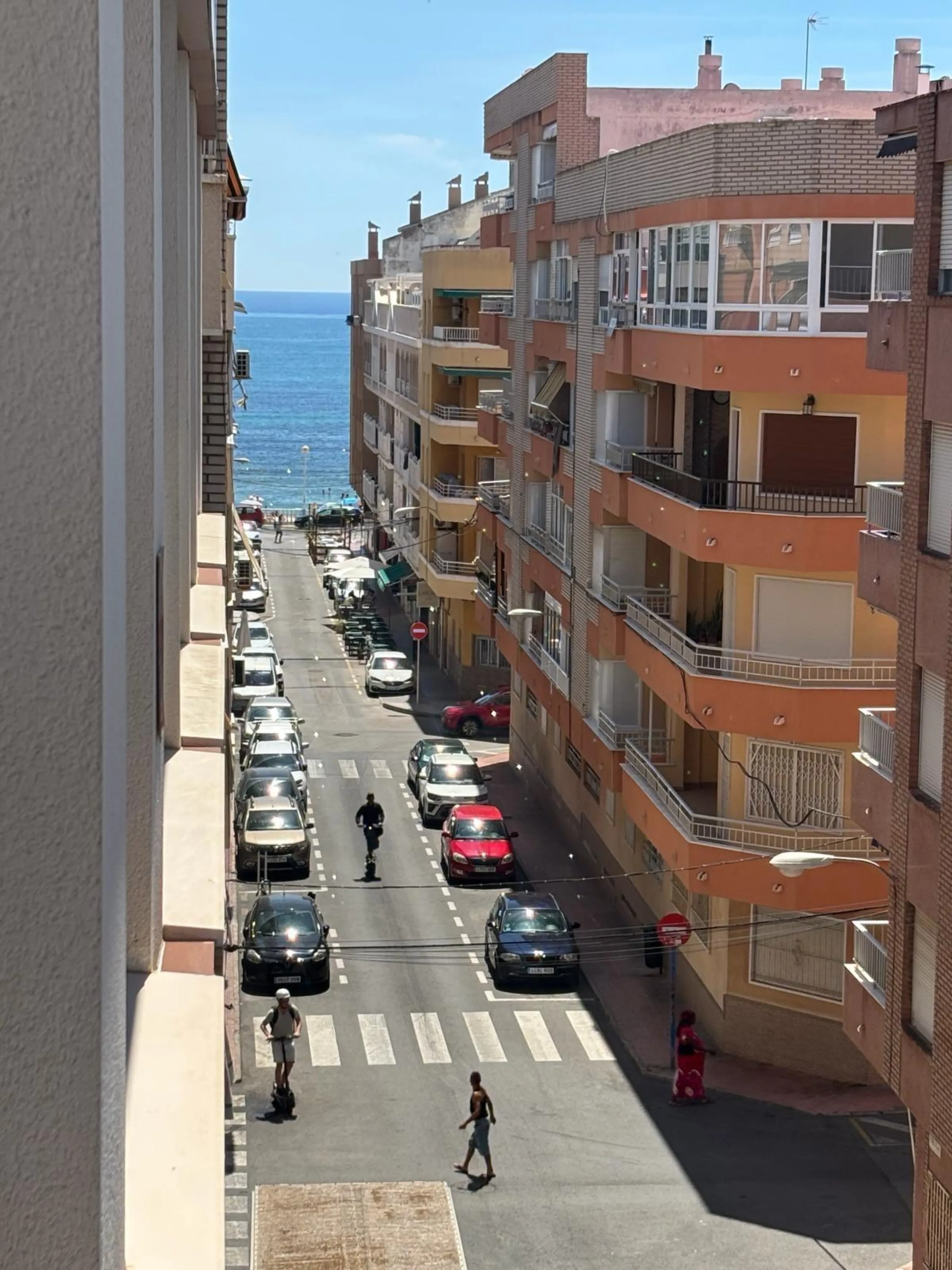 Espectacular apartamento a 100m de la playa con piscina y garaje – Calle Noruega playa Los Locos Edificio reciente