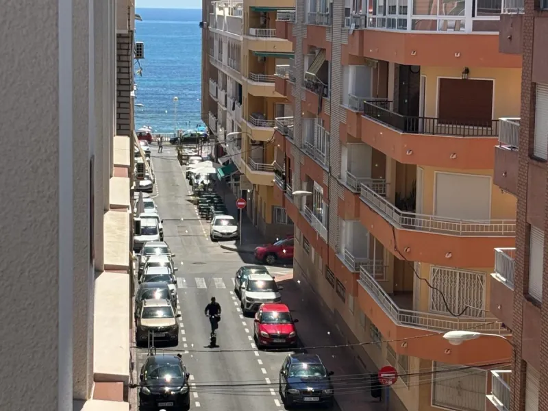 Espectacular apartamento a 100m de la playa con piscina y garaje – Calle Noruega playa Los Locos Edificio reciente