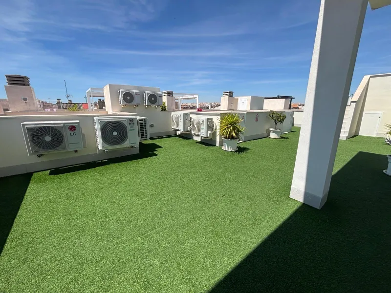 Espectacular apartamento a 100m de la playa con piscina y garaje – Calle Noruega playa Los Locos Edificio reciente