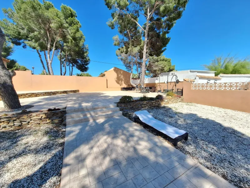 Encantador Chalet Reformado con Piscina en Pinar de Campoverde
