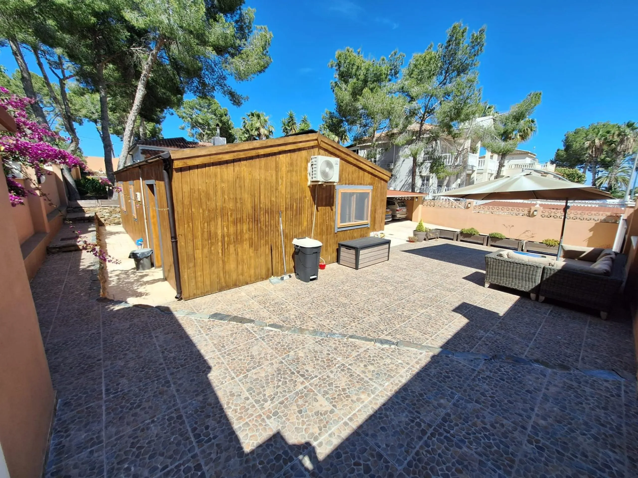 Encantador Chalet Reformado con Piscina en Pinar de Campoverde