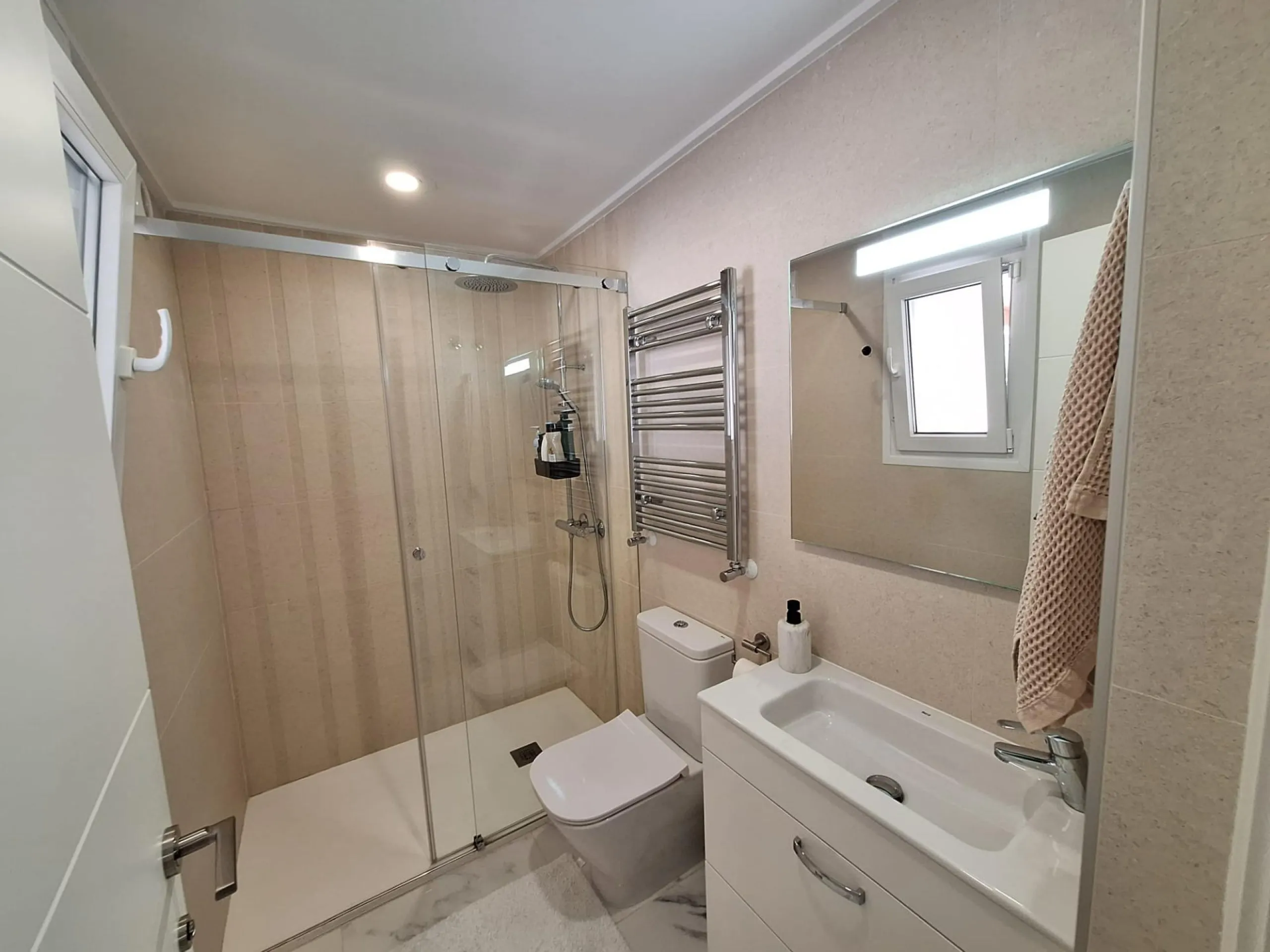 Encantador Chalet Reformado con Piscina en Pinar de Campoverde