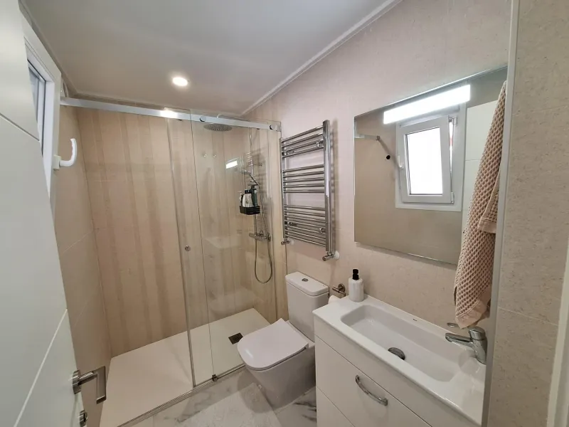 Encantador Chalet Reformado con Piscina en Pinar de Campoverde