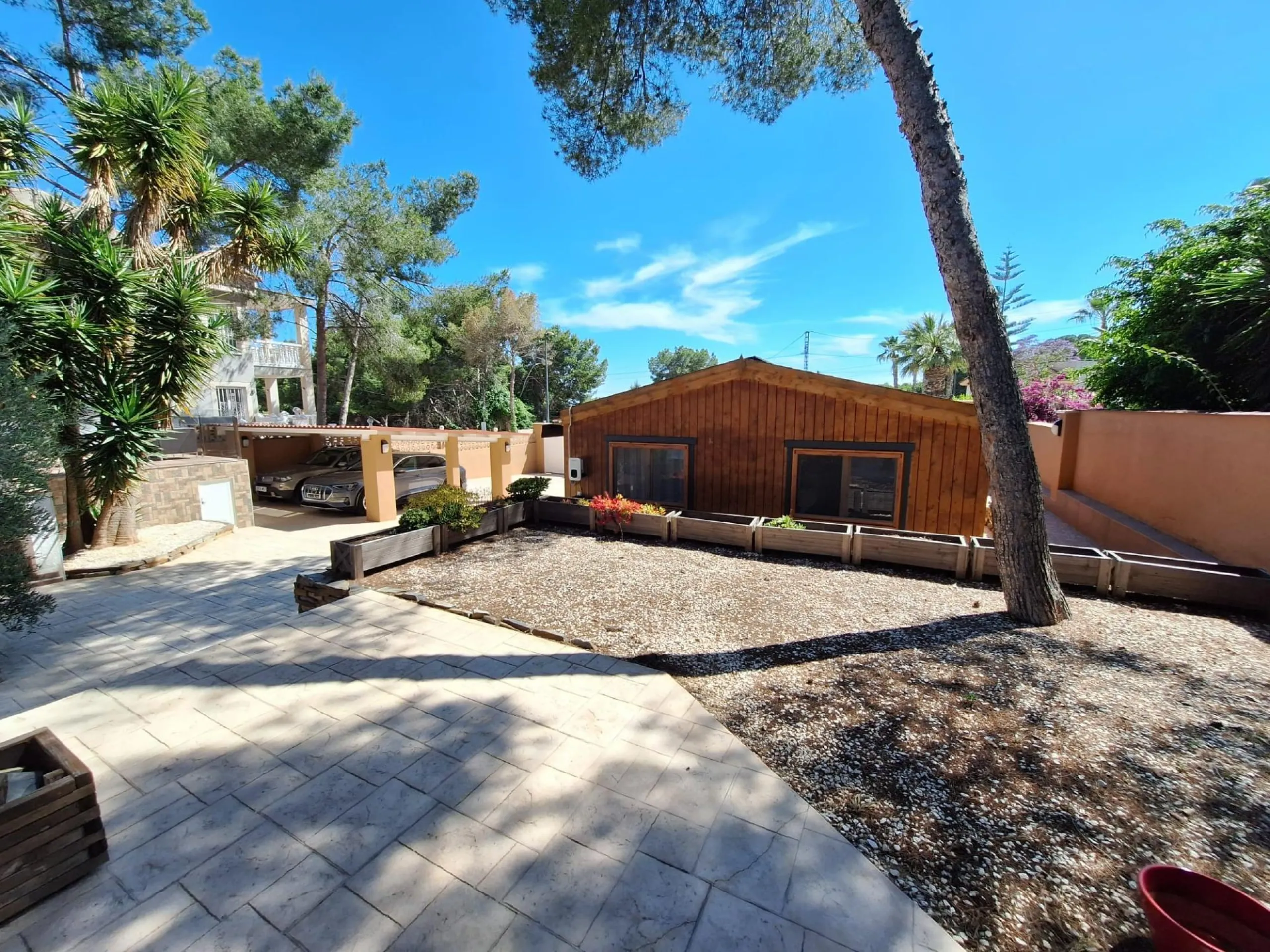 Encantador Chalet Reformado con Piscina en Pinar de Campoverde