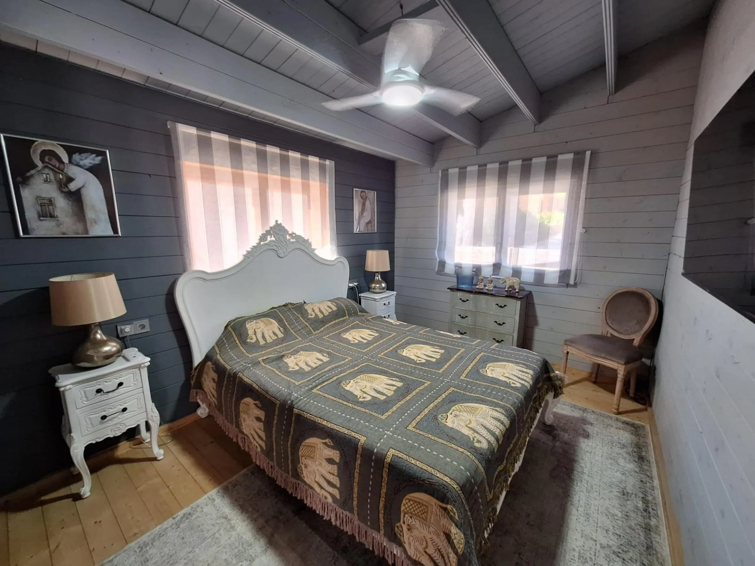 Encantador Chalet Reformado con Piscina en Pinar de Campoverde
