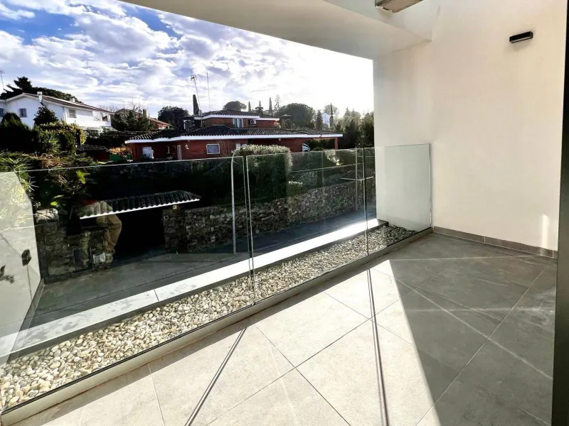 Neubau-Penthouse mit privater Terrasse in Bellaterra, Barcelona