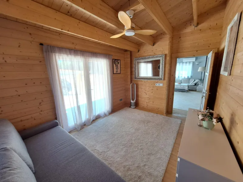 Encantador Chalet Reformado con Piscina en Pinar de Campoverde