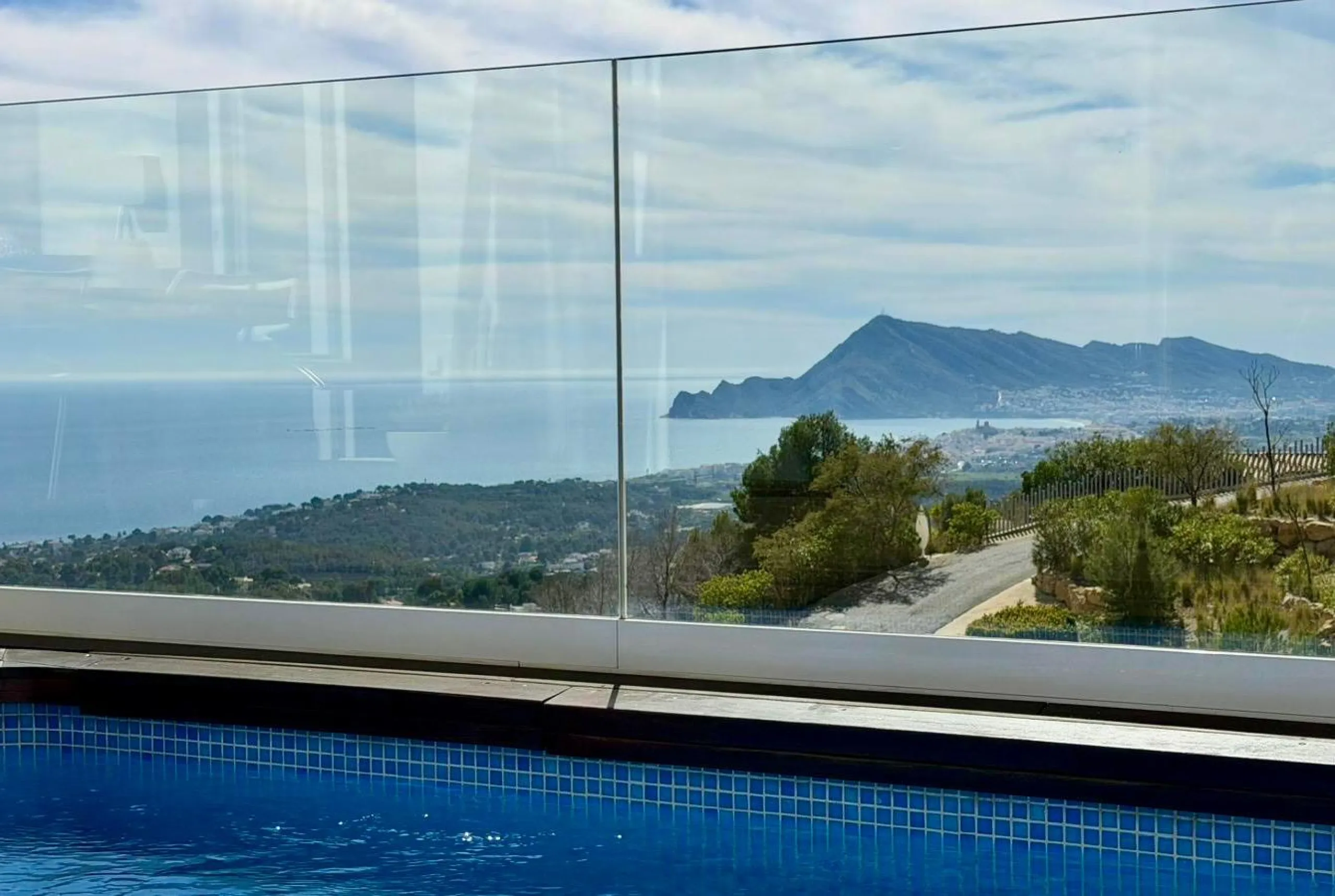 Exclusivo penthouse en Altea con espectaculares vistas panorámicas a la Bahía de Altea y al mar Mediterráneo 🌊
