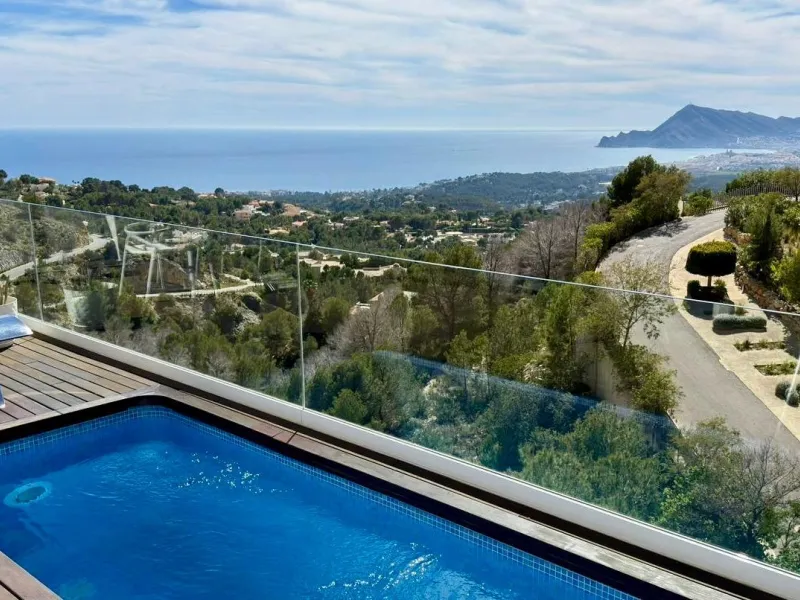 Exclusivo penthouse en Altea con espectaculares vistas panorámicas a la Bahía de Altea y al mar Mediterráneo 🌊