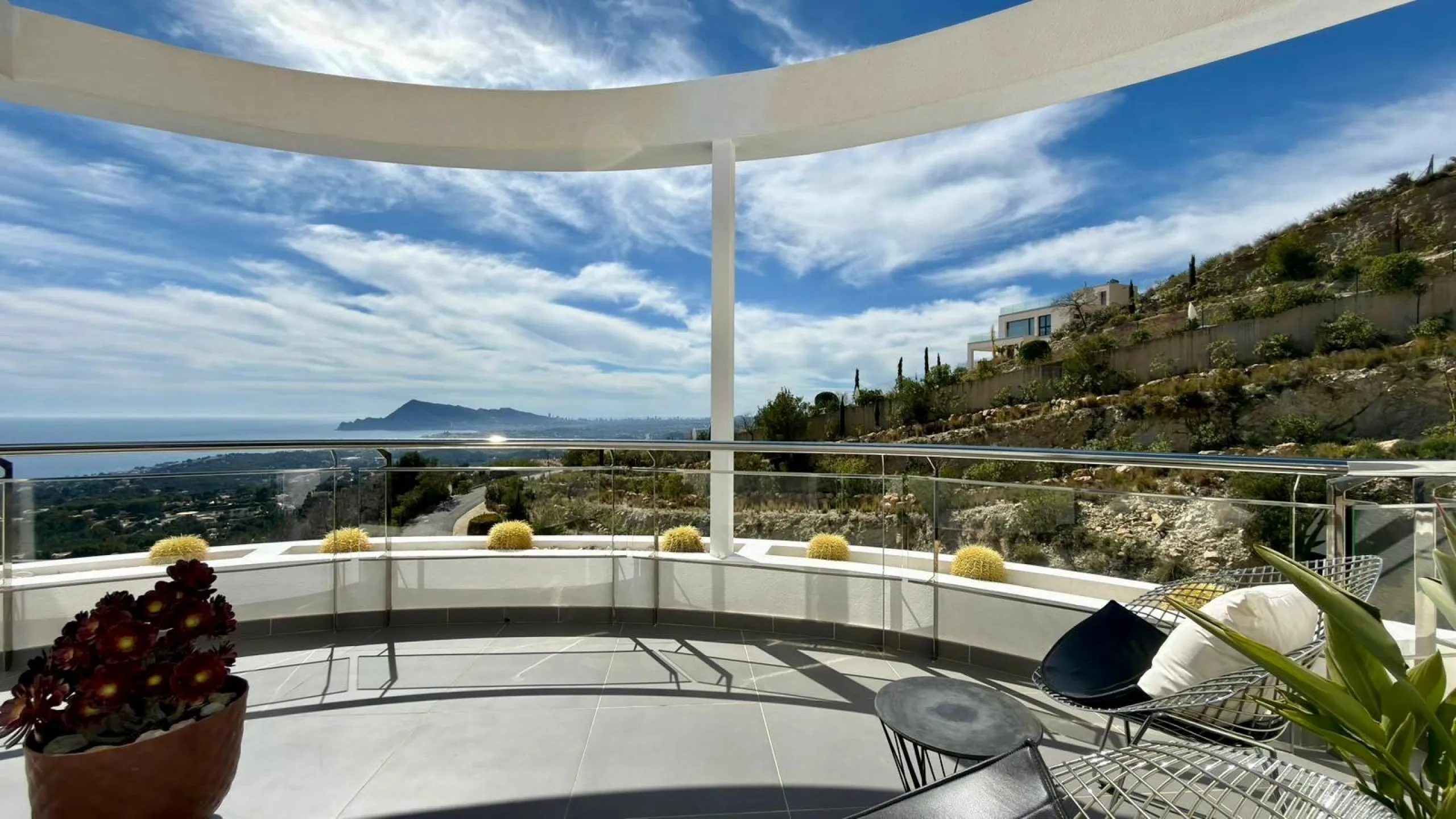 Exclusivo penthouse en Altea con espectaculares vistas panorámicas a la Bahía de Altea y al mar Mediterráneo 🌊
