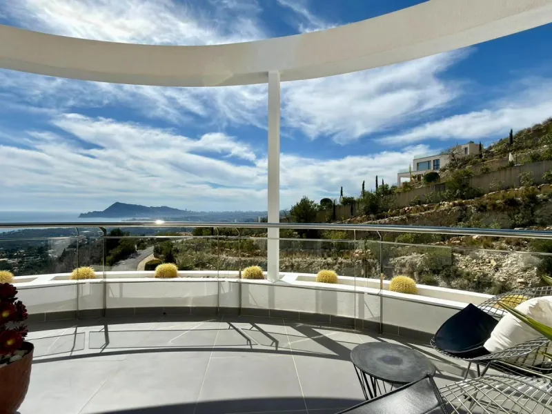Exclusivo penthouse en Altea con espectaculares vistas panorámicas a la Bahía de Altea y al mar Mediterráneo 🌊