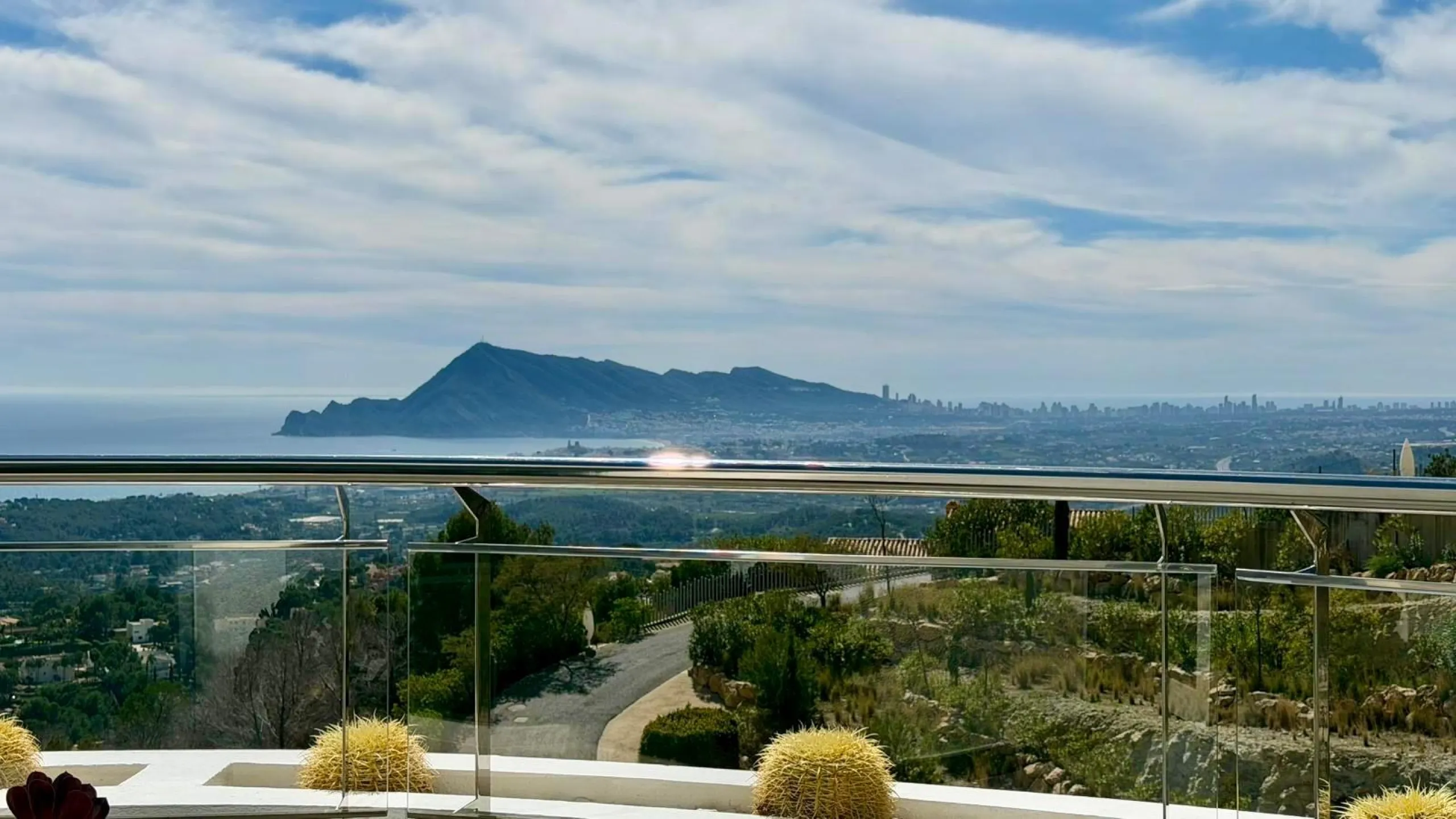 Exclusivo penthouse en Altea con espectaculares vistas panorámicas a la Bahía de Altea y al mar Mediterráneo 🌊